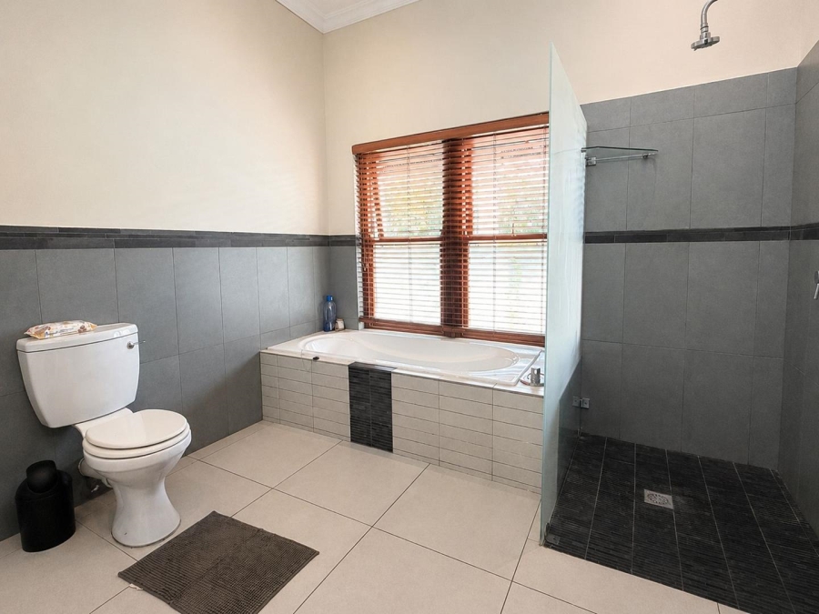 To Let 4 Bedroom Property for Rent in Klein Zevenwacht Western Cape